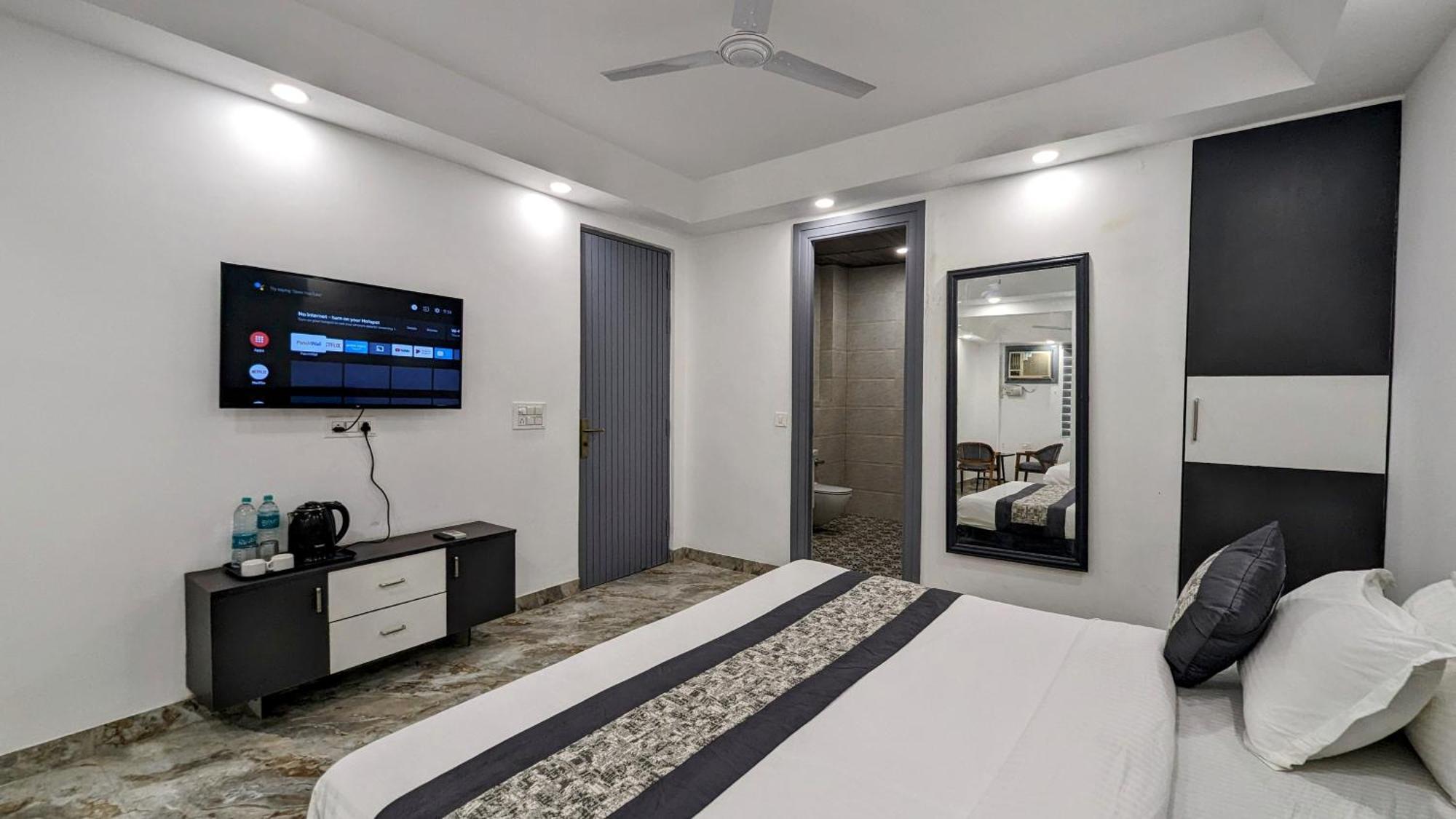 Hotel Green Vegas Faridabad Buitenkant foto