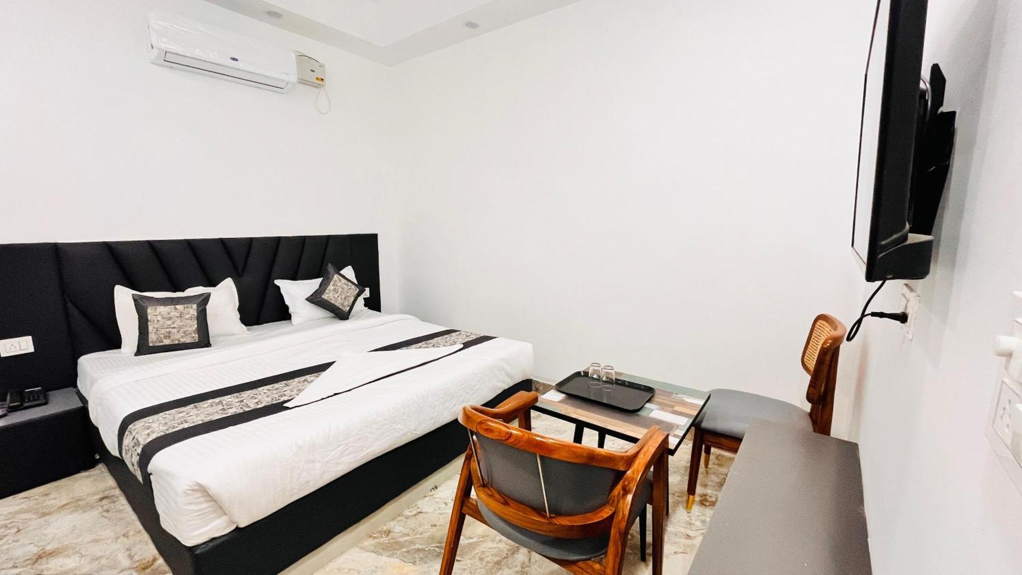 Hotel Green Vegas Faridabad Buitenkant foto